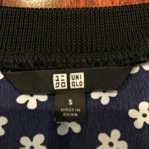 UNIQLO Floral Print Short Sleeve Blouse Top Small - Picture 6 of 8